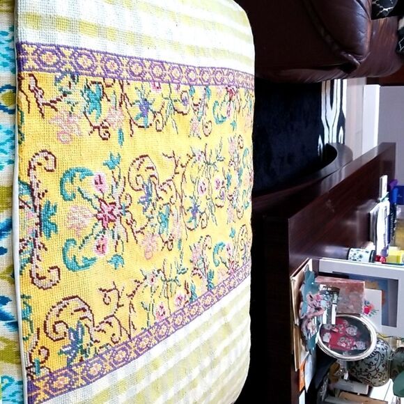 GORGEOUS NEEDLEPOINT THROW!!!  VINTAGE!!! - Picture 1 of 1